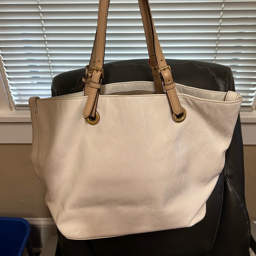 Michael Kors Jet Set Vinyl MK Logo